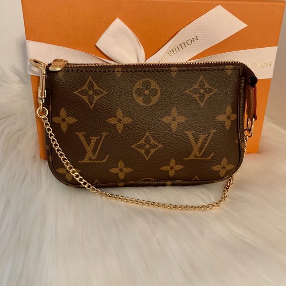 Louis Vuitton Handbags - 🌟 MINI POCHETTE ACCESSOIRES🌟